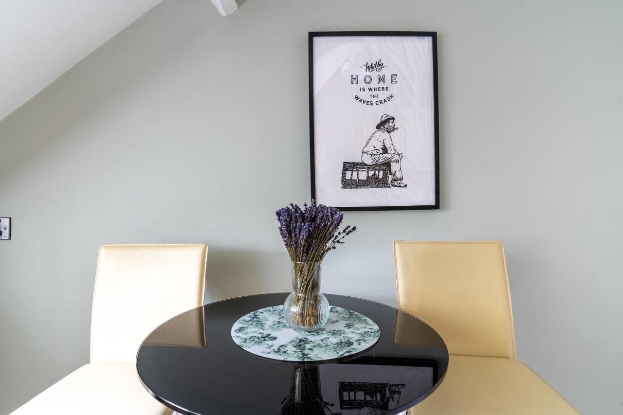 Stowaways Loft Apartamento Whitby Exterior foto