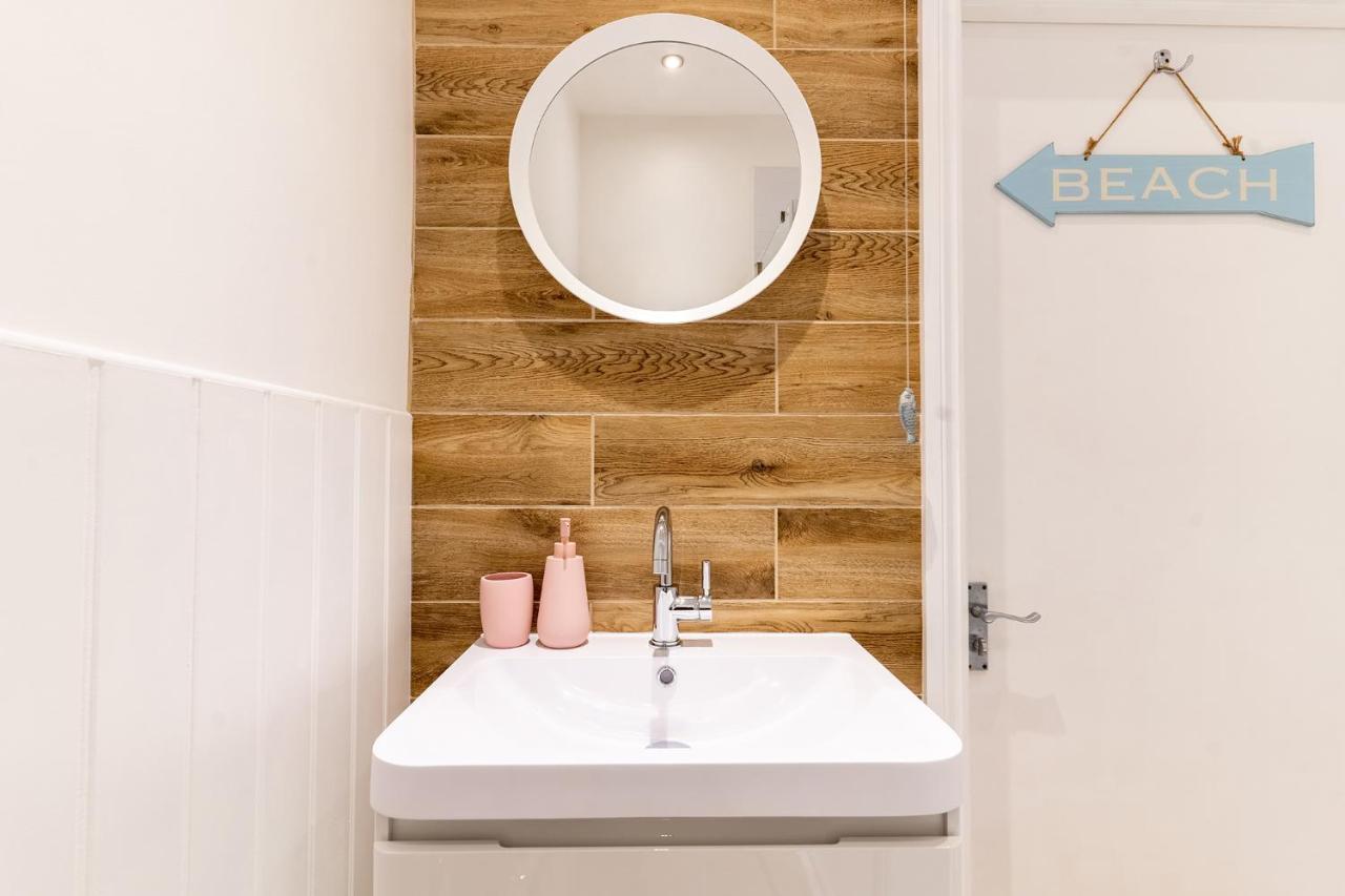 Stowaways Loft Apartamento Whitby Exterior foto